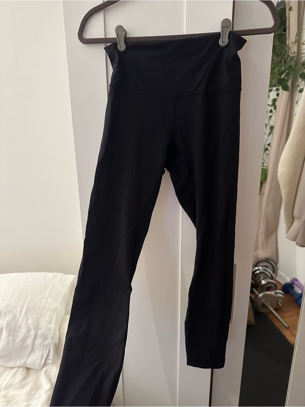 lululemon Black Wunder Train Ribbed High-Rise (HR) Tight - 25”, size 6